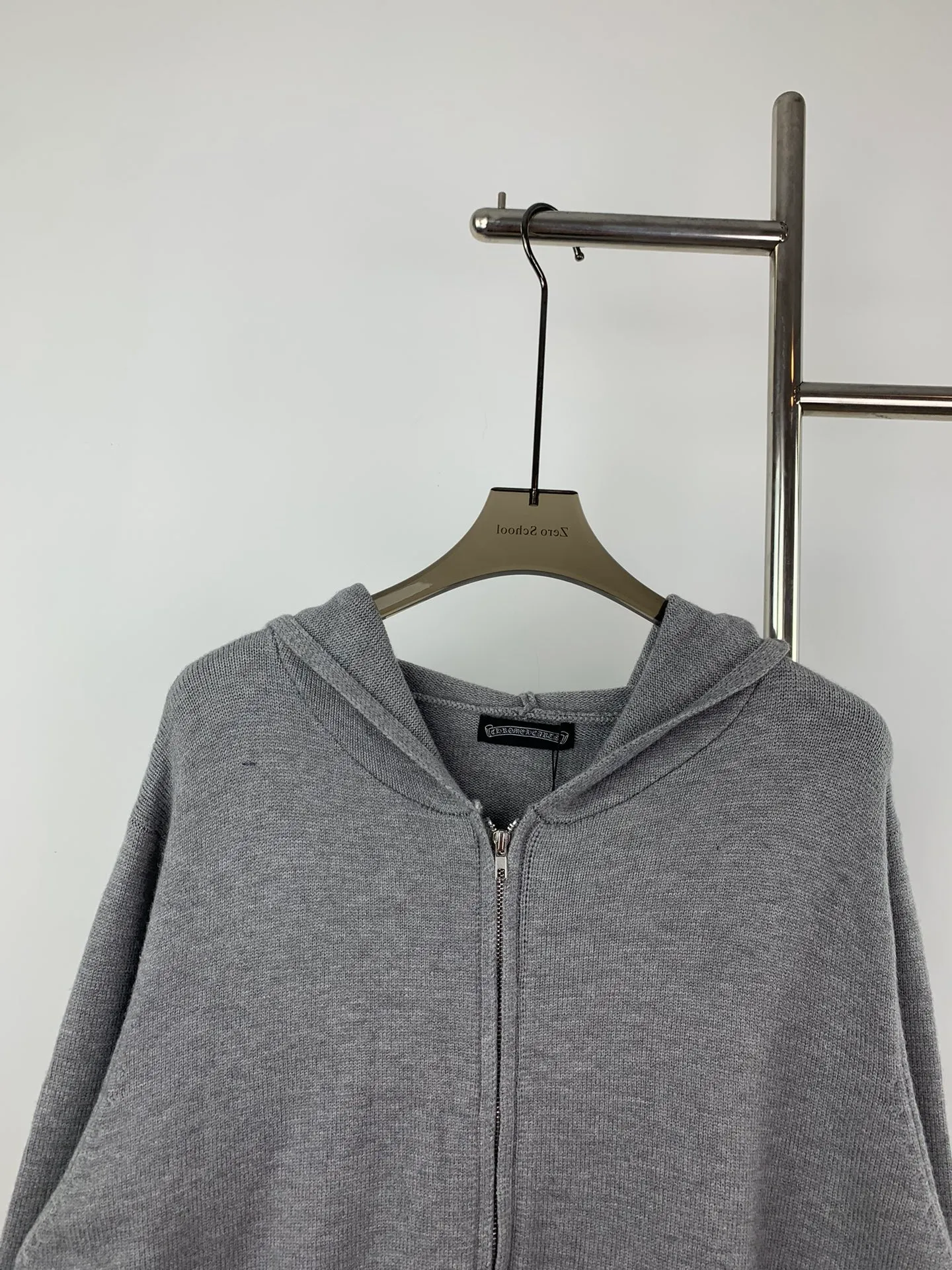 P320 💰Model number M8 chrome hearts ch Chrome hearts cross classic heavy-duty hot-drilled zipper sweater knitted sweater hooded jacket There is no such coat in the wardrobe. Winter is a waste. There is no such versatile coat. If you are tired of choosing styles, choose it! You will never go wrong! If you need a coat, choose it! It will never fall over! Compared with the bloat of sweatshirts, sweater jackets are more suitable for people with various body types. Thin people wear a larger size and are looser and taller. Fat people wear it to look slimmer. Successful weight loss in situ. The super hot-selling sweater that is sold out in physical stores and is hard to find is here! Complete! No! Pick! People! Easily manage a large, beautiful, and useless size. Size: S M L